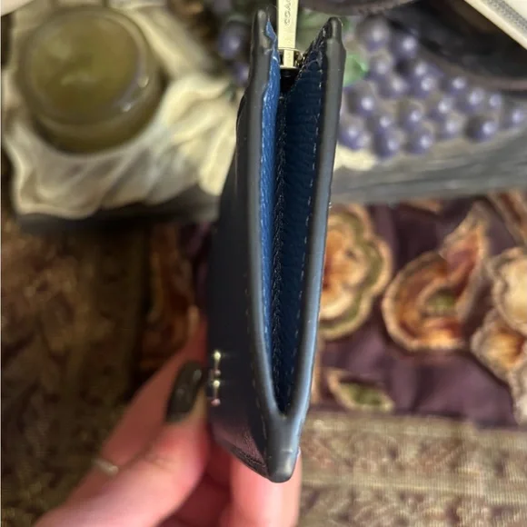 Authentic COACH 1941 calf leather zip top card holder with key hinge. - Picture 10 of 10